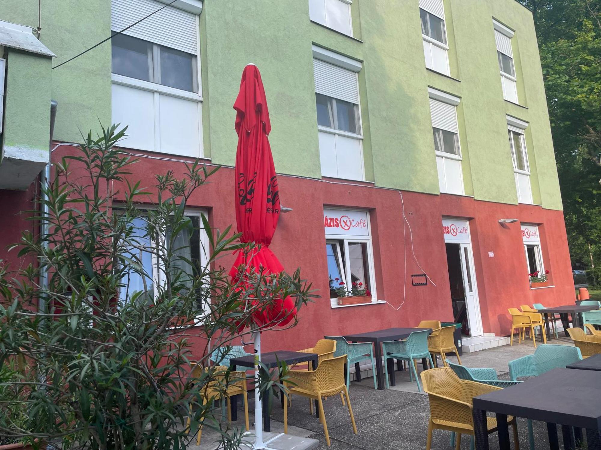 Tifani Szallo Hotel Balatonlelle Exterior photo